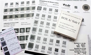 Cumplimiento y códigos de estrés para la impresión de tinta, oscura sobre fondo claro, 25 hojas con 36 códigos cada una.